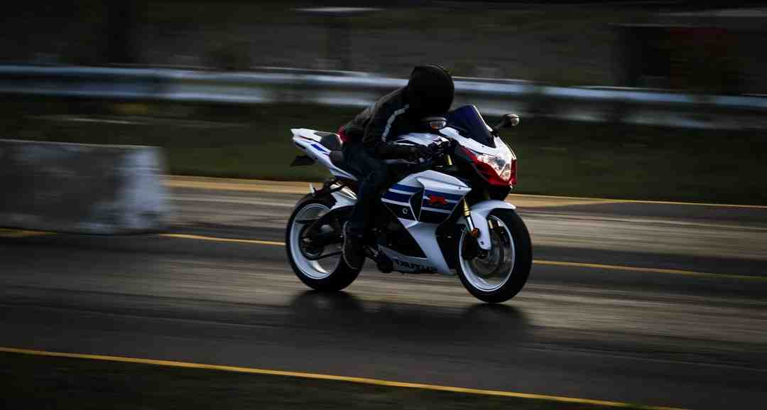 Comment ne pas avoir peur de pencher en moto ?